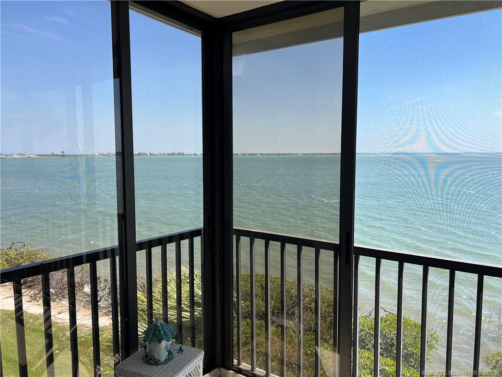 Stuart, Florida 34996, United States, 2 Bedrooms Bedrooms, ,2 BathroomsBathrooms,Residential,Pending,93349