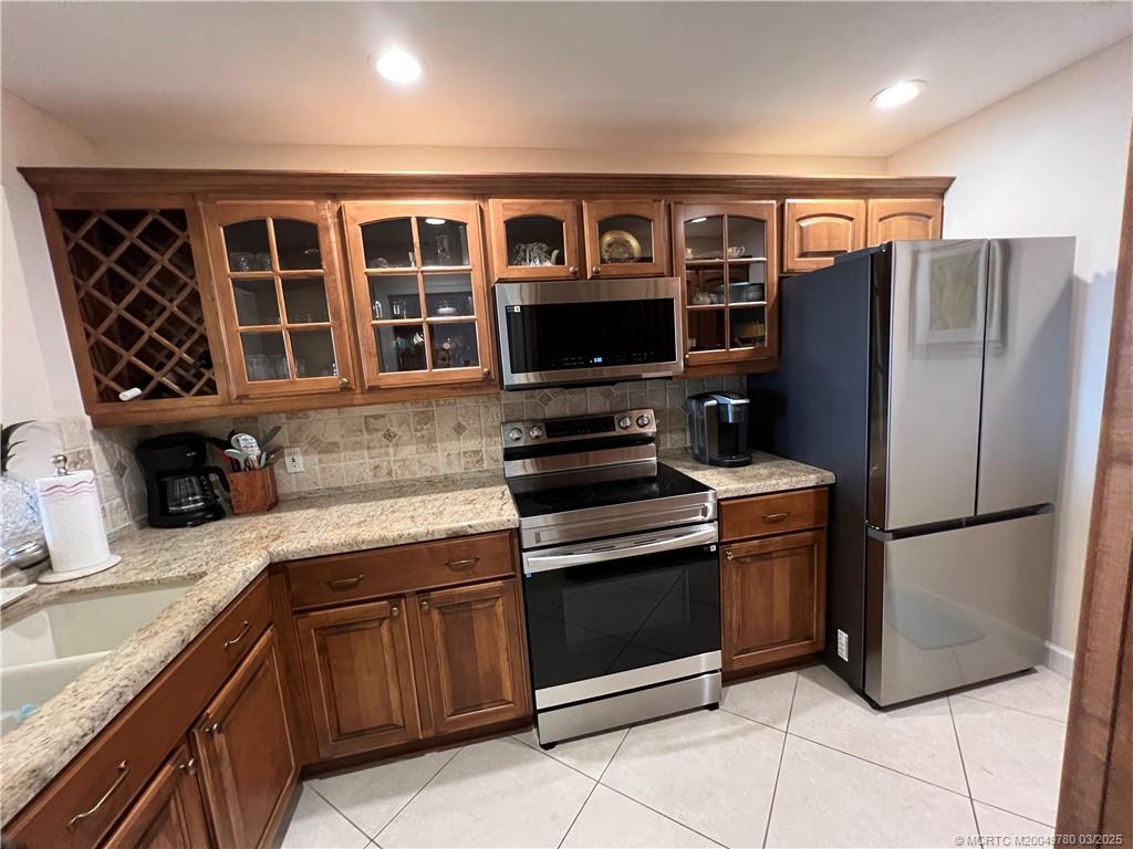 Stuart, Florida 34996, United States, 2 Bedrooms Bedrooms, ,2 BathroomsBathrooms,Residential,Pending,93349