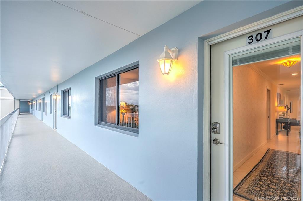 Stuart, Florida 34996, United States, 2 Bedrooms Bedrooms, ,2 BathroomsBathrooms,Residential,Pending,93349