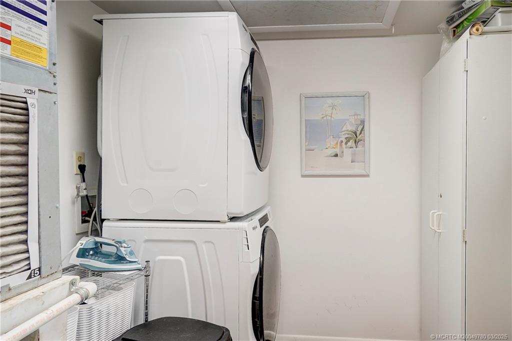 Stuart, Florida 34996, United States, 2 Bedrooms Bedrooms, ,2 BathroomsBathrooms,Residential,Pending,93349