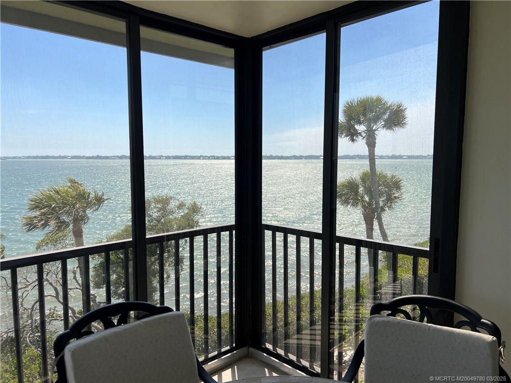 Stuart, Florida 34996, United States, 2 Bedrooms Bedrooms, ,2 BathroomsBathrooms,Residential,Pending,93349