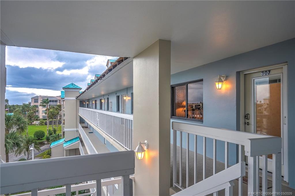 Stuart, Florida 34996, United States, 2 Bedrooms Bedrooms, ,2 BathroomsBathrooms,Residential,Pending,93349