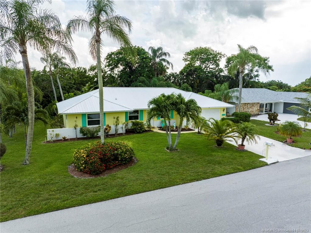 Photo of 9582 SE Little Club Way S, Jupiter, FL 33469 (MLS # M20040284)