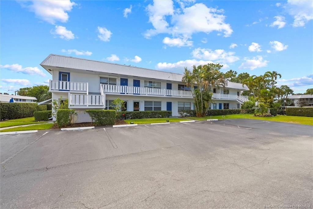 Photo of 2929 SE Ocean Boulevard #H8, Stuart, FL 34996 (MLS # M20044730)