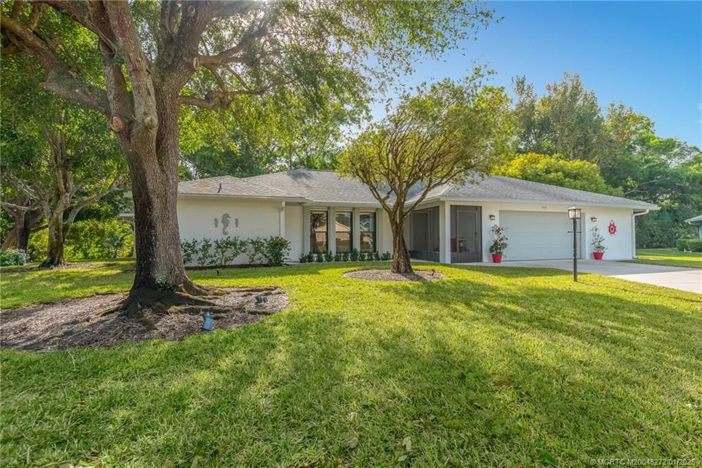 Photo of 542 SE Woods Edge Trail, Stuart, FL 34997 (MLS # M20048272)