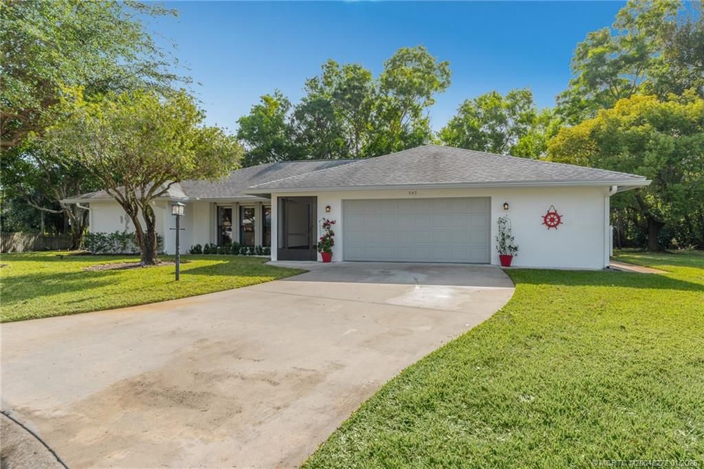 Photo of 542 SE Woods Edge Trail, Stuart, FL 34997 (MLS # M20048272)