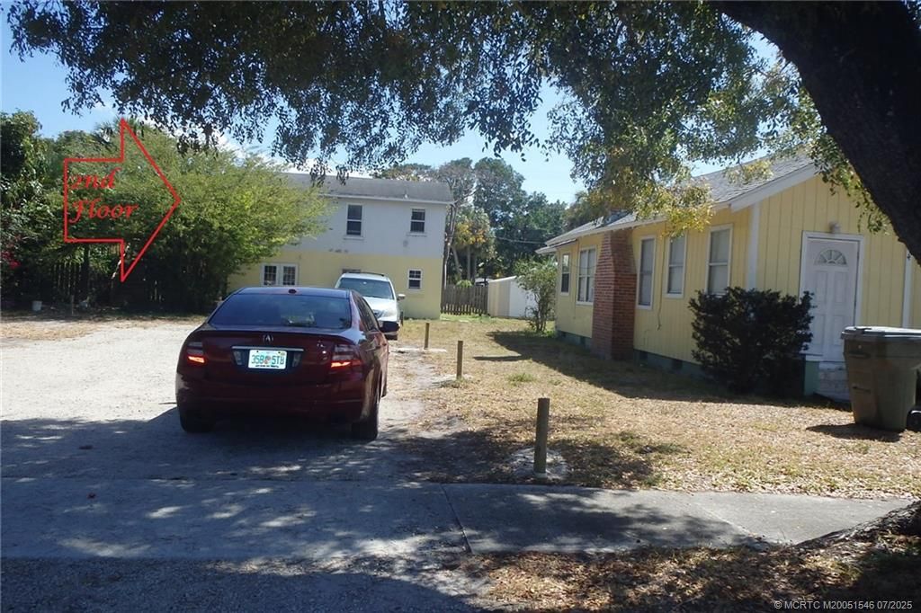 Photo of 852 SE 14th Street #B, Stuart, FL 34994 (MLS # M20051546)