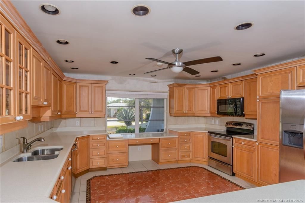 Photo of 607 Malabar Avenue, Fort Pierce, FL 34949 (MLS # M20049671)