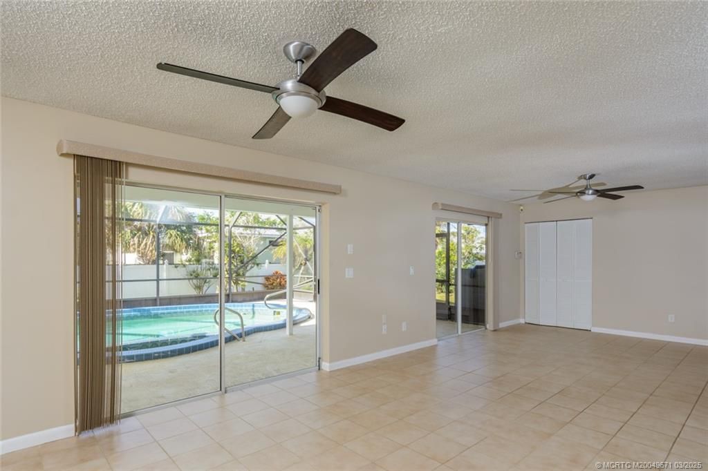 Photo of 607 Malabar Avenue, Fort Pierce, FL 34949 (MLS # M20049671)