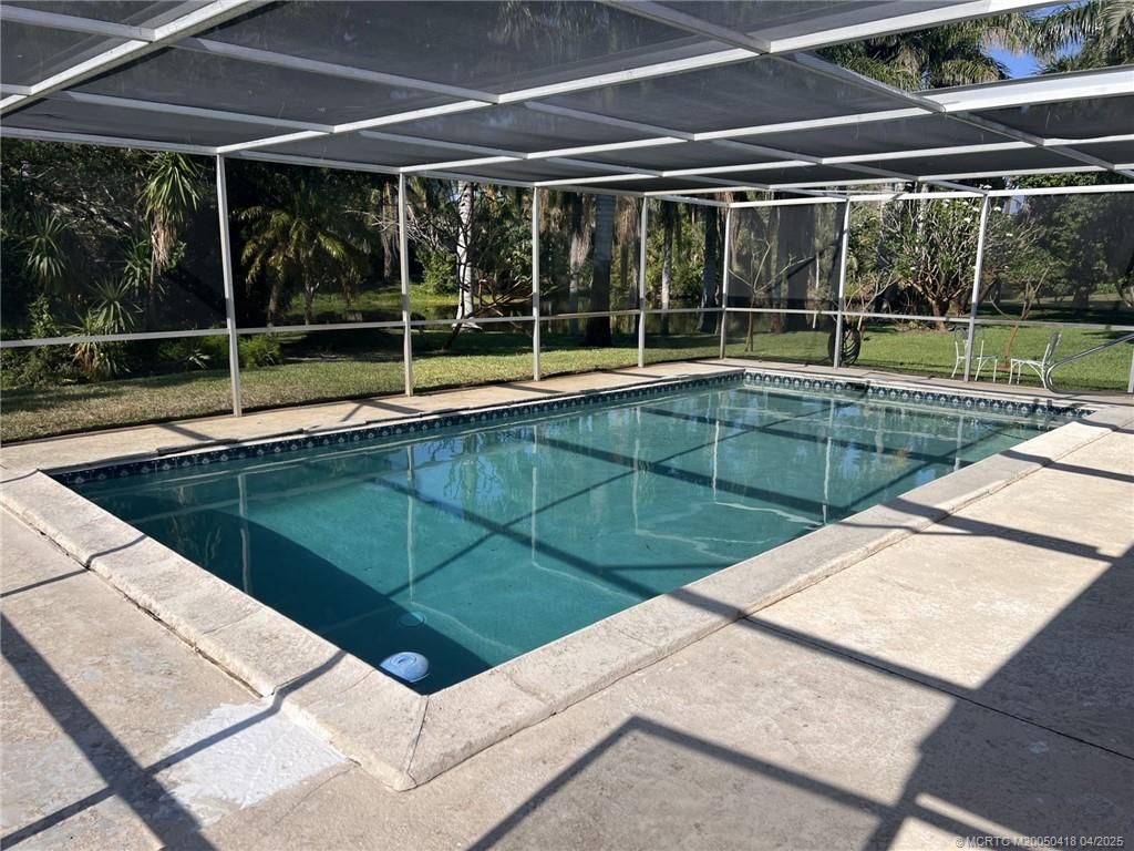 Photo of 652 NW Sunset Drive, Stuart, FL 34994 (MLS # M20050418)