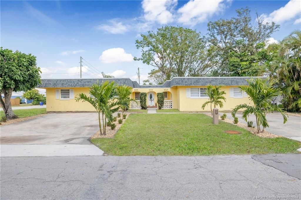 Photo of 3025 SE Bonita Street, Stuart, FL 34997 (MLS # M20043189)