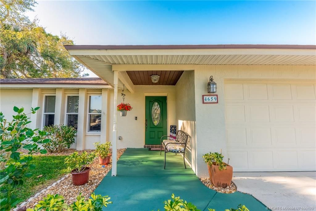 Photo of 4659 SE Glenridge Trail, Stuart, FL 34997 (MLS # M20038327)