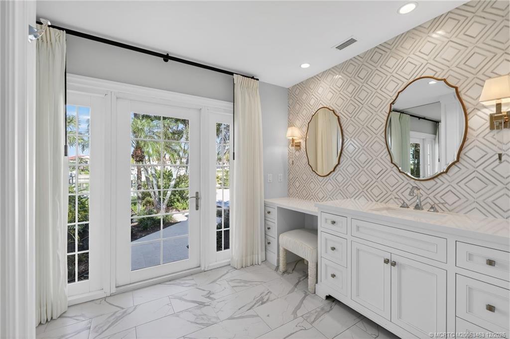 Stuart, Florida 34996, United States, 5 Bedrooms Bedrooms, ,6 BathroomsBathrooms,Residential,Active,257338