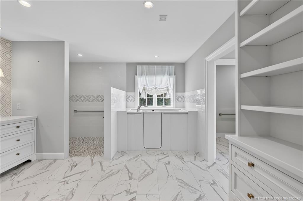 Stuart, Florida 34996, United States, 5 Bedrooms Bedrooms, ,6 BathroomsBathrooms,Residential,Active,257338