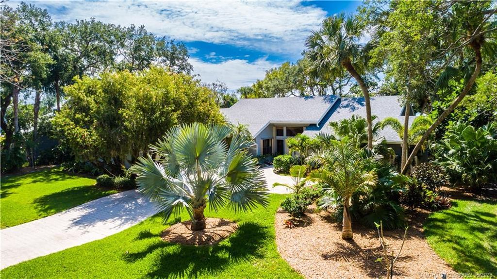 Photo of 8 Kingston Court, Stuart, FL 34996 (MLS # M20039052)