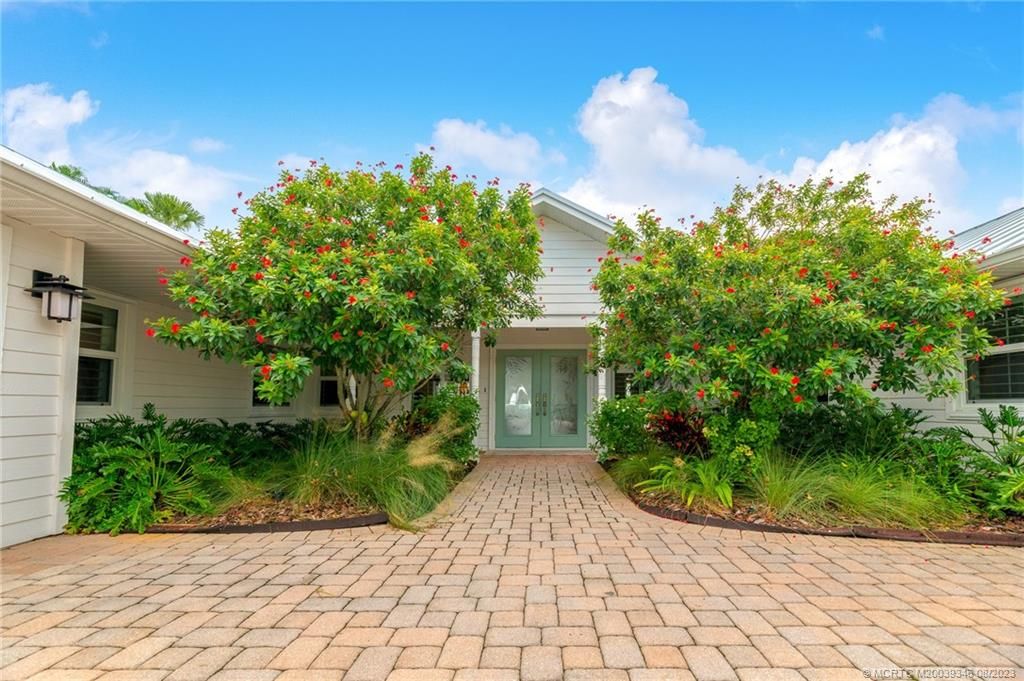 Photo of 32 N Sewalls Point Road, Sewalls Point, FL 34996 (MLS # M20039346)