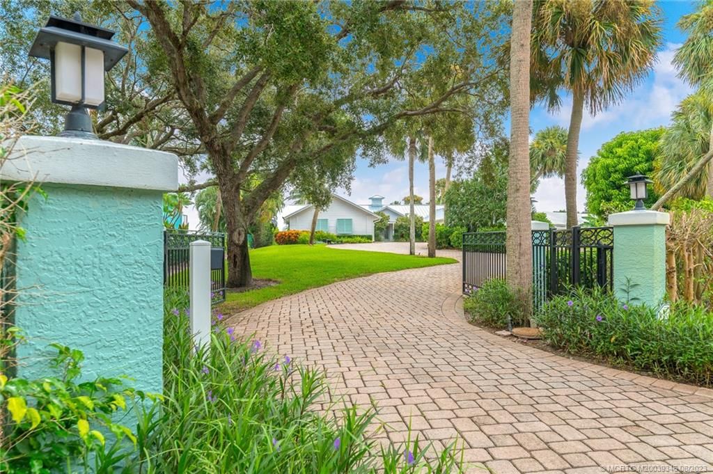 Photo of 32 N Sewalls Point Road, Sewalls Point, FL 34996 (MLS # M20039346)