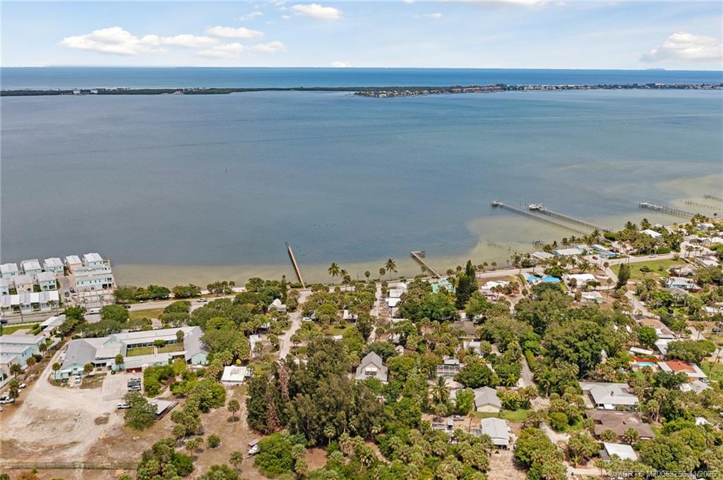 2172 NE Poinciana Terrace