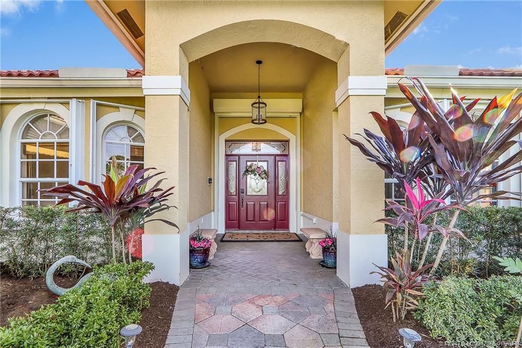 Photo of 2622 SW River Shore Drive, Port Saint Lucie, FL 34984 (MLS # M20042155)