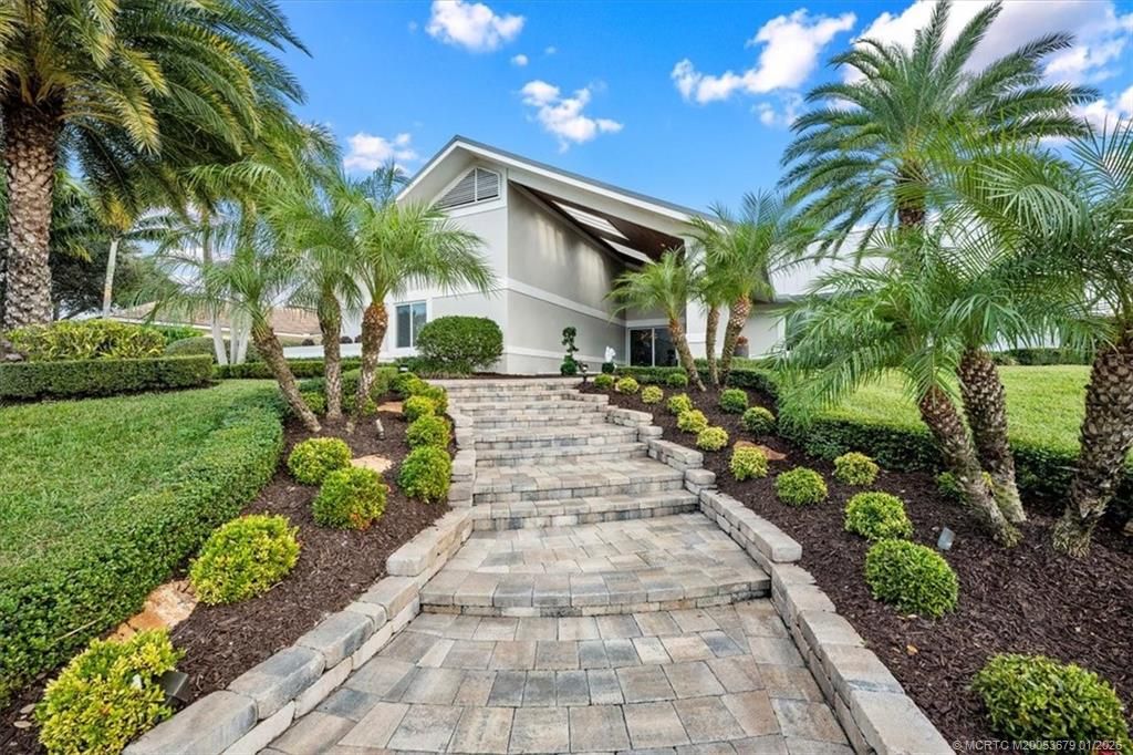 Photo of 6266 SE Oakmont Place, Stuart, FL 34997 (MLS # M20053679)