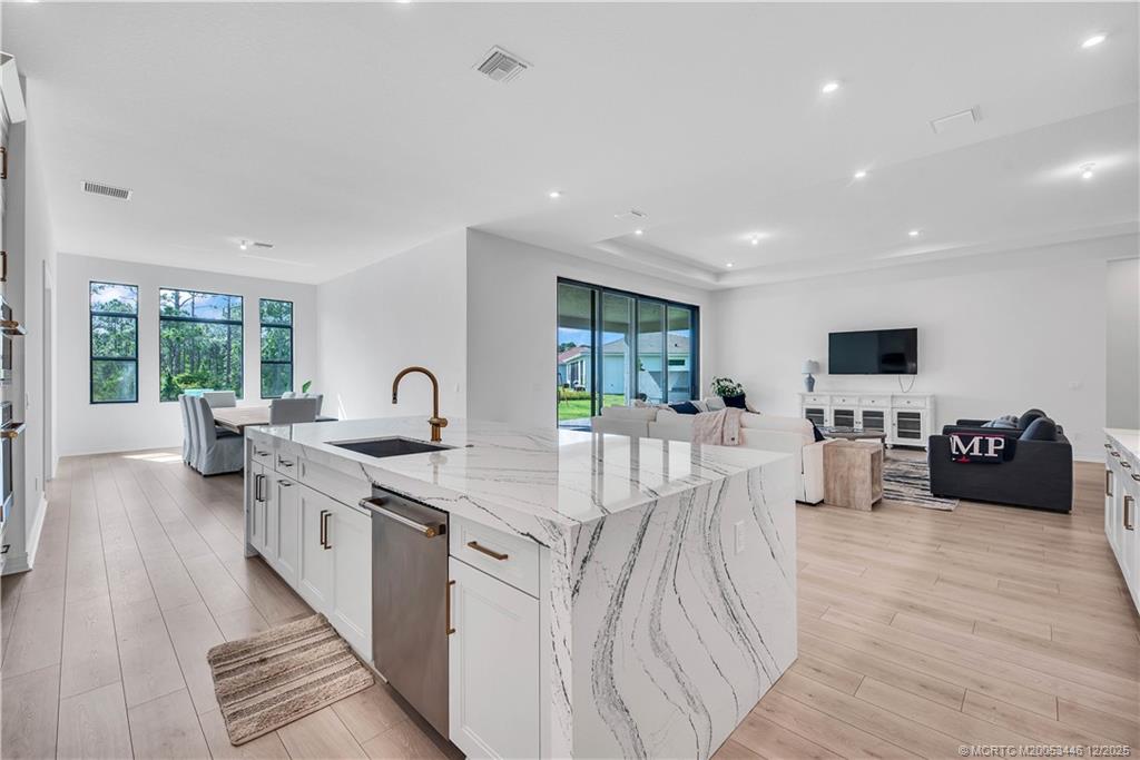 2989 SW Goldenglow Drive