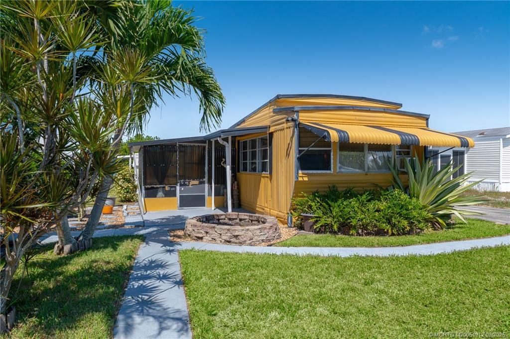 Photo of 11055 SE Federal Highway #17, Hobe Sound, FL 33455 (MLS # M20051912)