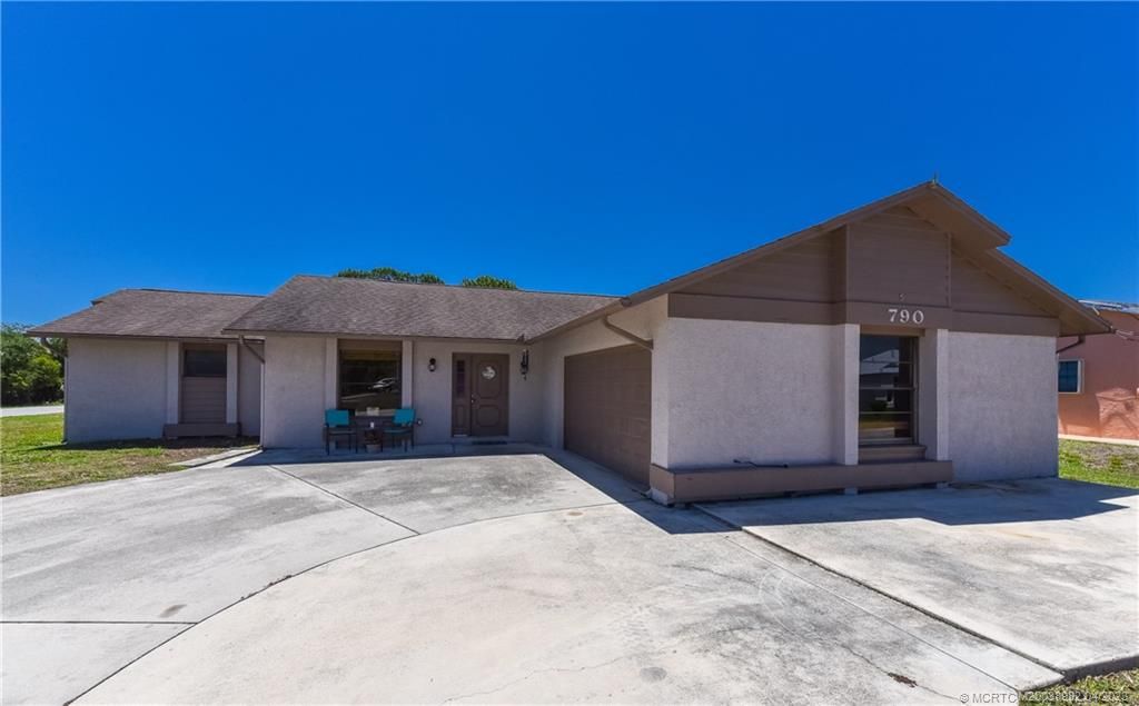 Photo of 790 SE Essex Drive, Port Saint Lucie, FL 34984 (MLS # M20038982)