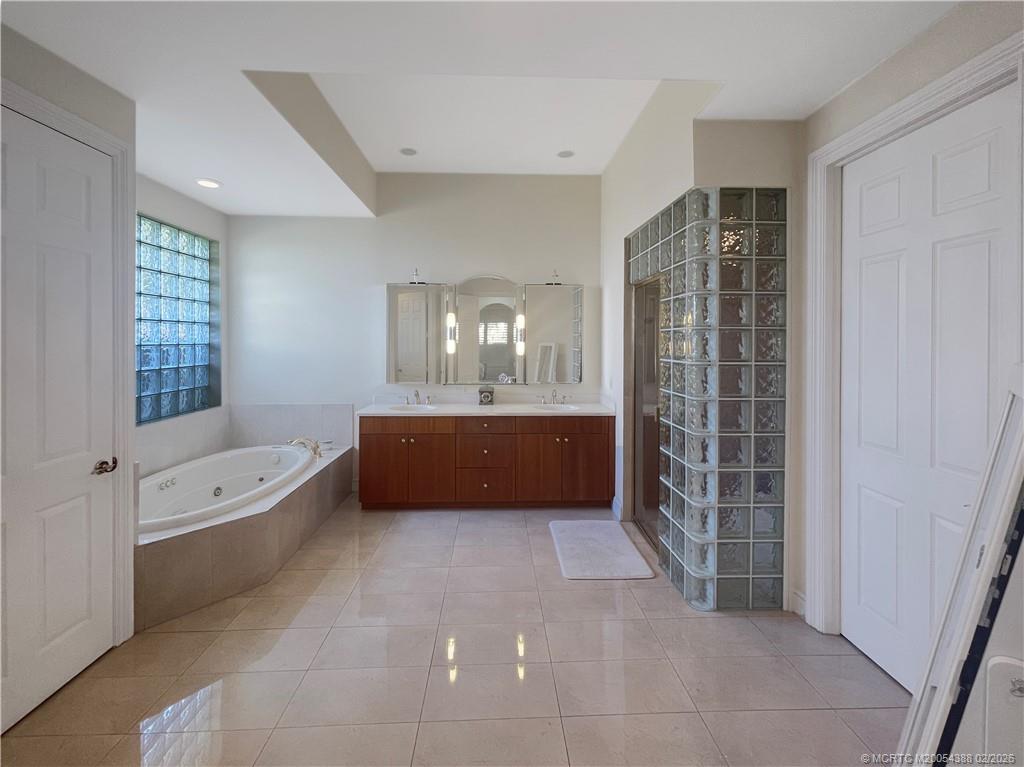 Palm City, Florida, 34990, United States, 5 Bedrooms Bedrooms, ,5 BathroomsBathrooms,Residential,Active,2020506