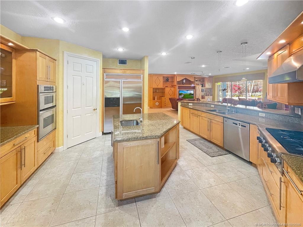 Palm City, Florida, 34990, United States, 5 Bedrooms Bedrooms, ,5 BathroomsBathrooms,Residential,Active,2020506
