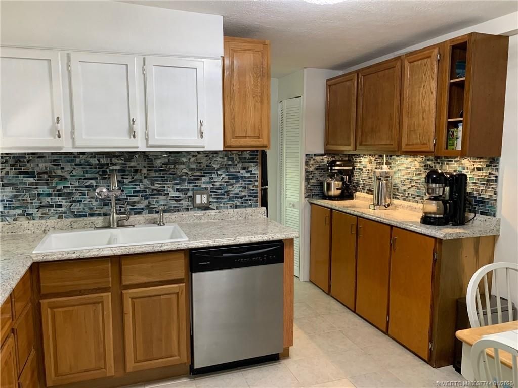 Photo of 141 SE Riverbend Street, Stuart, FL 34997 (MLS # M20037744)