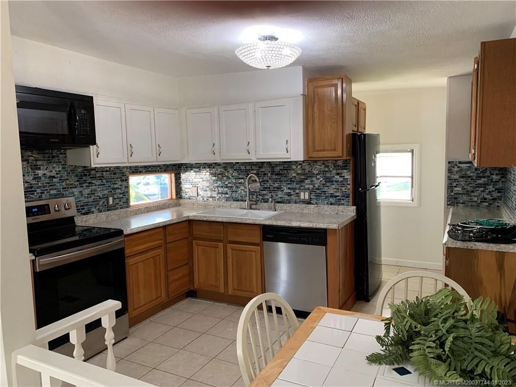 Photo of 141 SE Riverbend Street, Stuart, FL 34997 (MLS # M20037744)