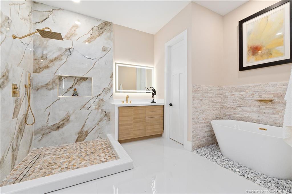 Palm City, Florida, 34990, United States, 4 Bedrooms Bedrooms, ,6 BathroomsBathrooms,Residential,Active,2031024