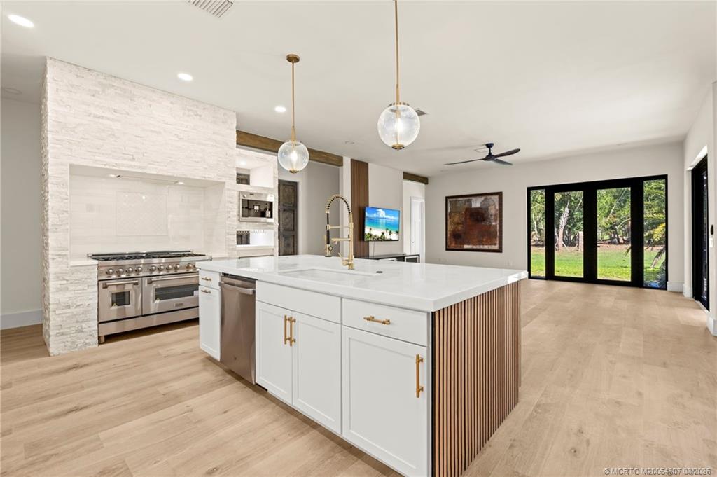 Palm City, Florida, 34990, United States, 4 Bedrooms Bedrooms, ,6 BathroomsBathrooms,Residential,Active,2031024