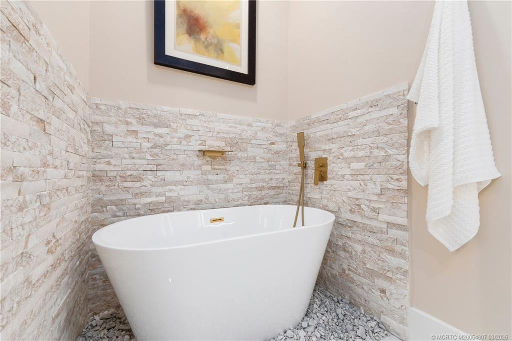 Palm City, Florida, 34990, United States, 4 Bedrooms Bedrooms, ,6 BathroomsBathrooms,Residential,Active,2031024