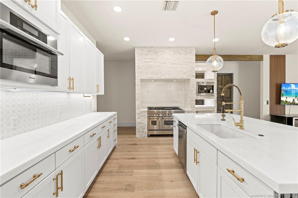 Palm City, Florida, 34990, United States, 4 Bedrooms Bedrooms, ,6 BathroomsBathrooms,Residential,Active,2031024