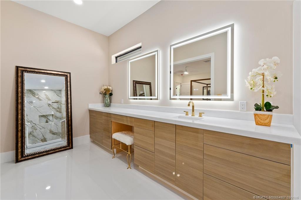 Palm City, Florida, 34990, United States, 4 Bedrooms Bedrooms, ,6 BathroomsBathrooms,Residential,Active,2031024