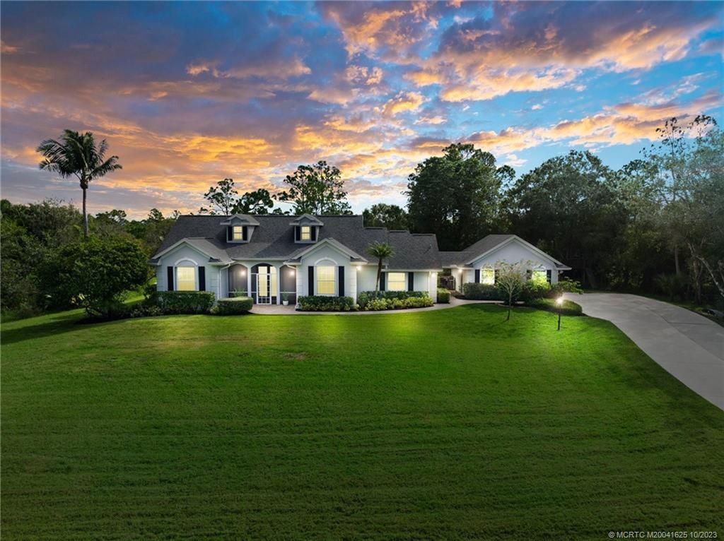 Photo of 927 SE Waterside Way, Stuart, FL 34997 (MLS # M20041625)