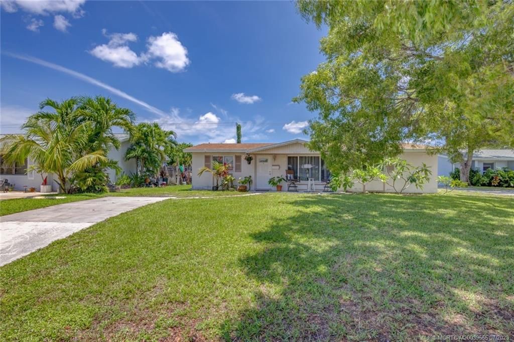 Photo of 4335 Empress Street, Palm Beach Gardens, FL 33410 (MLS # M20039555)