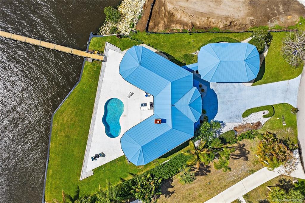 2318 NW Bay Colony Court