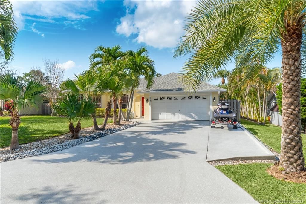 Photo of 4795 SE Manatee Terrace, Stuart, FL 34997 (MLS # M20038118)