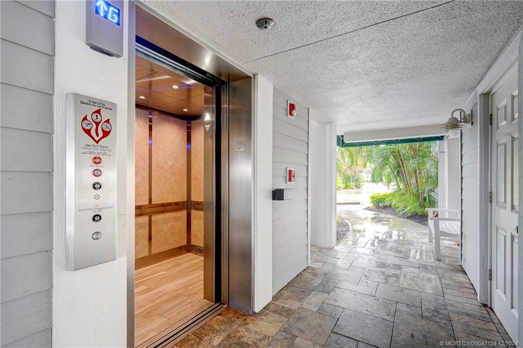 Stuart, Florida 34996, United States, 3 Bedrooms Bedrooms, ,3 BathroomsBathrooms,Residential,Active,40043