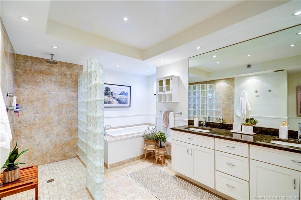 Stuart, Florida 34996, United States, 3 Bedrooms Bedrooms, ,3 BathroomsBathrooms,Residential,Active,40043