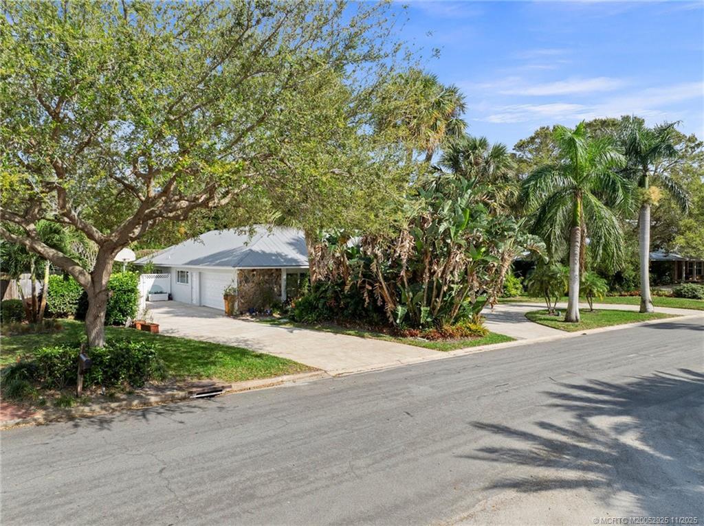 Stuart, Florida, 34996, United States, 4 Bedrooms Bedrooms, ,3 BathroomsBathrooms,Residential,Active,1984658