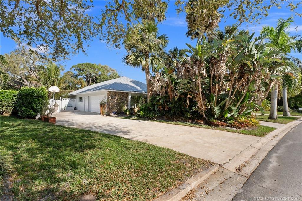 Stuart, Florida, 34996, United States, 4 Bedrooms Bedrooms, ,3 BathroomsBathrooms,Residential,Active,1984658