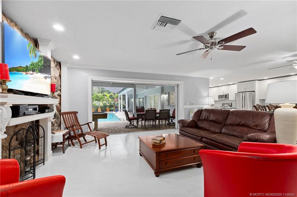 Stuart, Florida, 34996, United States, 4 Bedrooms Bedrooms, ,3 BathroomsBathrooms,Residential,Active,1984658