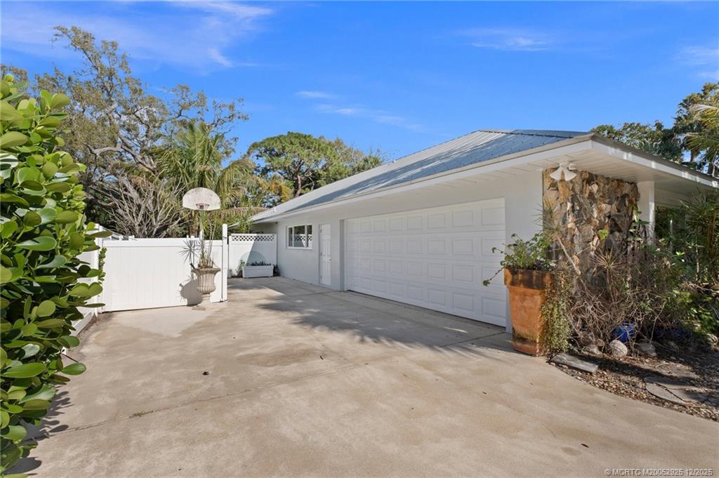 Stuart, Florida, 34996, United States, 4 Bedrooms Bedrooms, ,3 BathroomsBathrooms,Residential,Active,1984658