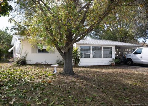 Photo of 2314 SE Washington Street, Stuart, FL 34997 (MLS # M20054536)