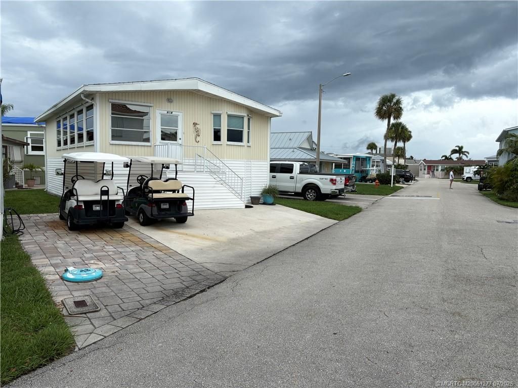 Photo of 918 Nettles Boulevard, Jensen Beach, FL 34957 (MLS # M20051277)