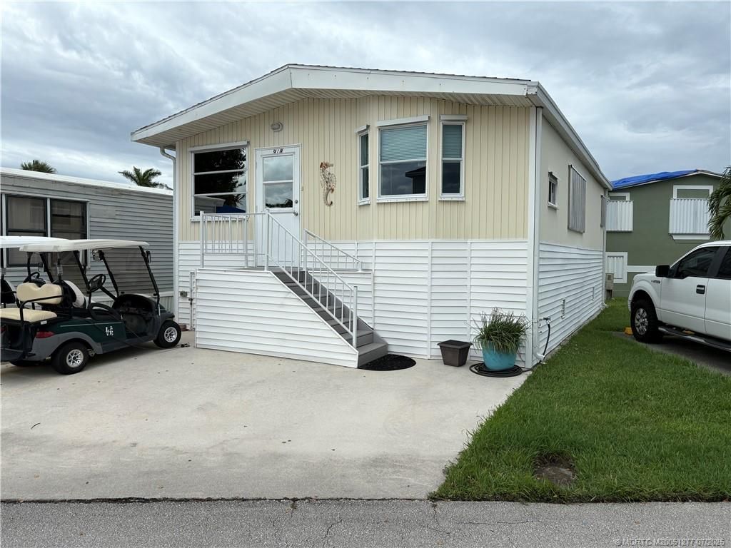 Photo of 918 Nettles Boulevard, Jensen Beach, FL 34957 (MLS # M20051277)