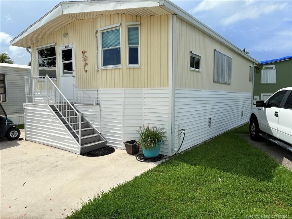 Photo of 918 Nettles Boulevard, Jensen Beach, FL 34957 (MLS # M20051277)